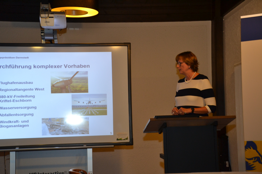 Regierungspräsidentin Brigitte Lindscheid referierte beim Lions Club Bischofsheim (Mainspitze) über die Aufgaben und Funktionen des Regierungspräsidiums